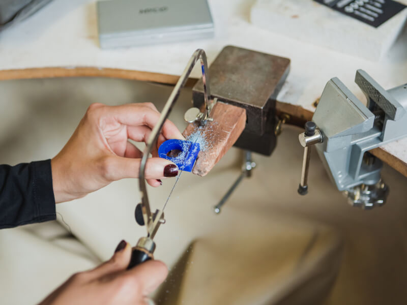 Making resin jewellery