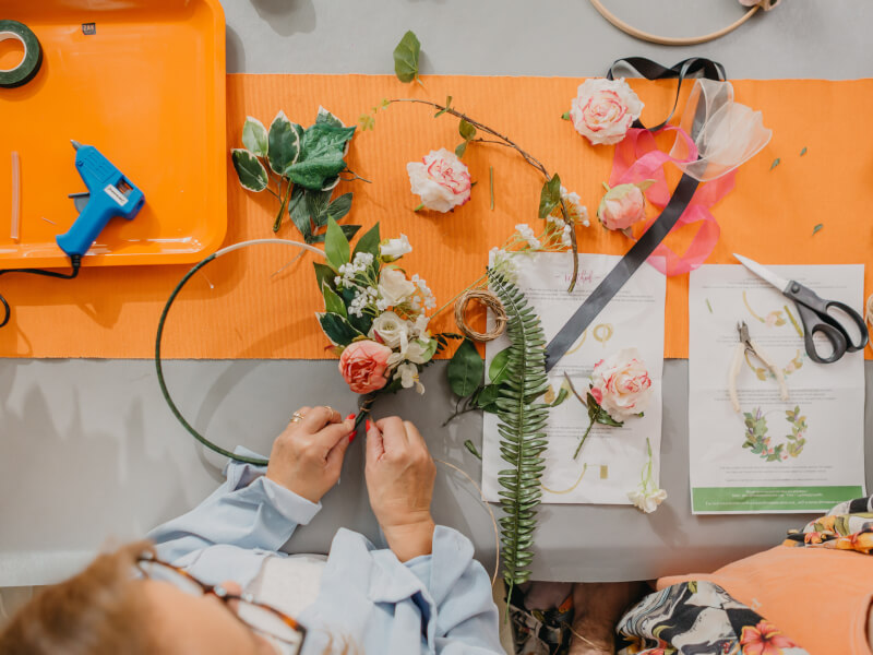 DIY flower wreath arranging