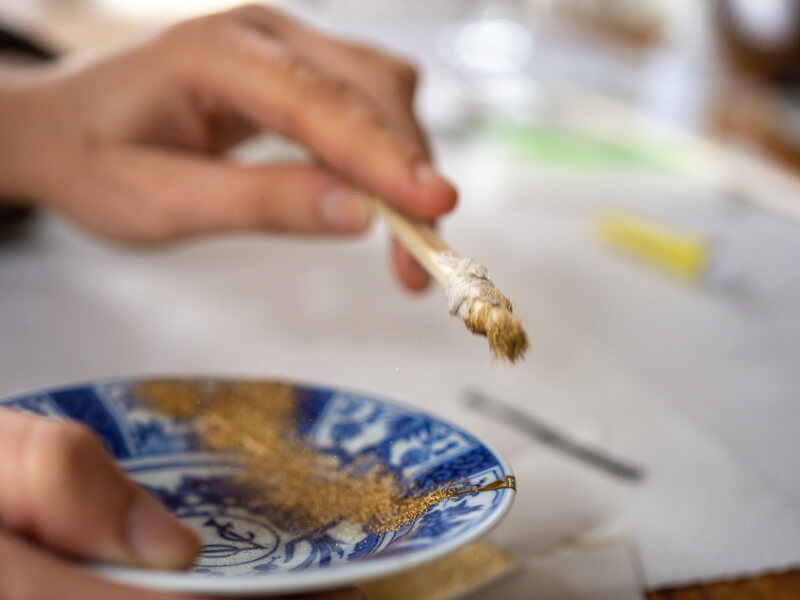 repairing kintsugi plate