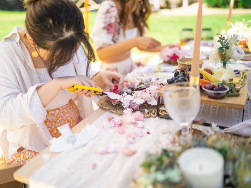 flower wreath arranging