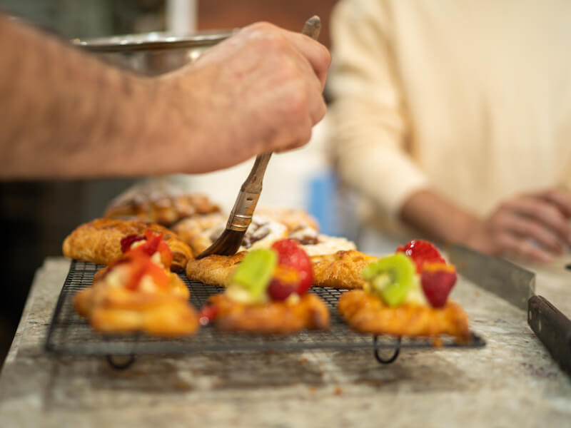 glazing baked desserts