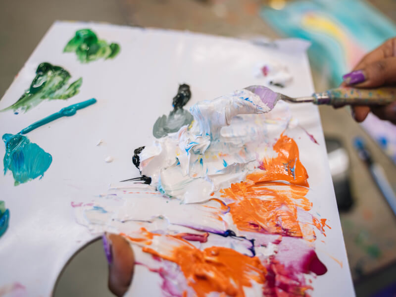 Mixing paint with a palette knife