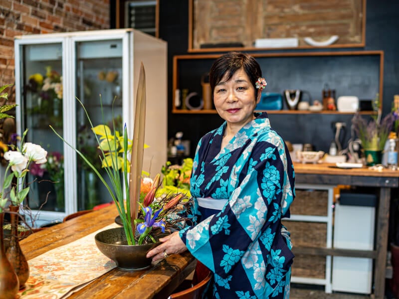 Ikebana class teacher