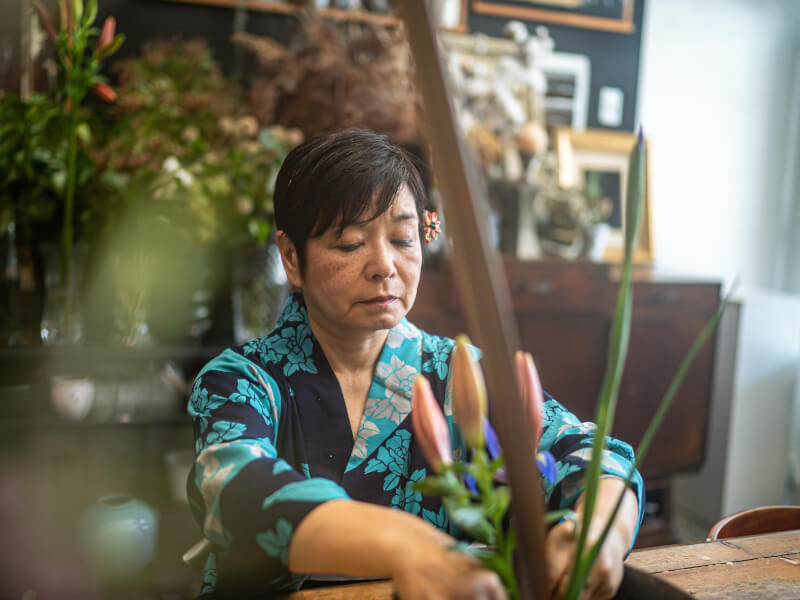 woman arranging Ikebana