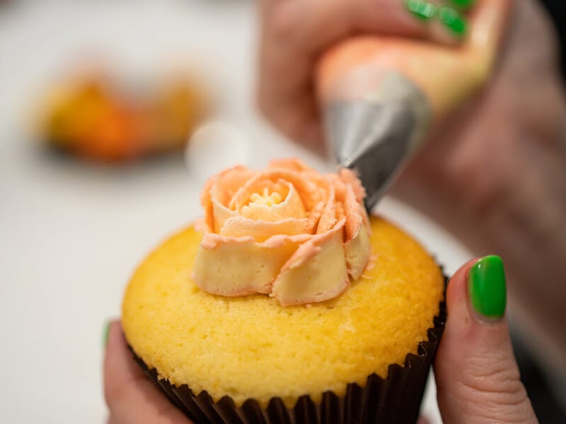 piping buttercream on cupcakes
