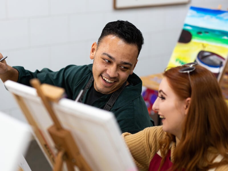 couple at paint and sip class