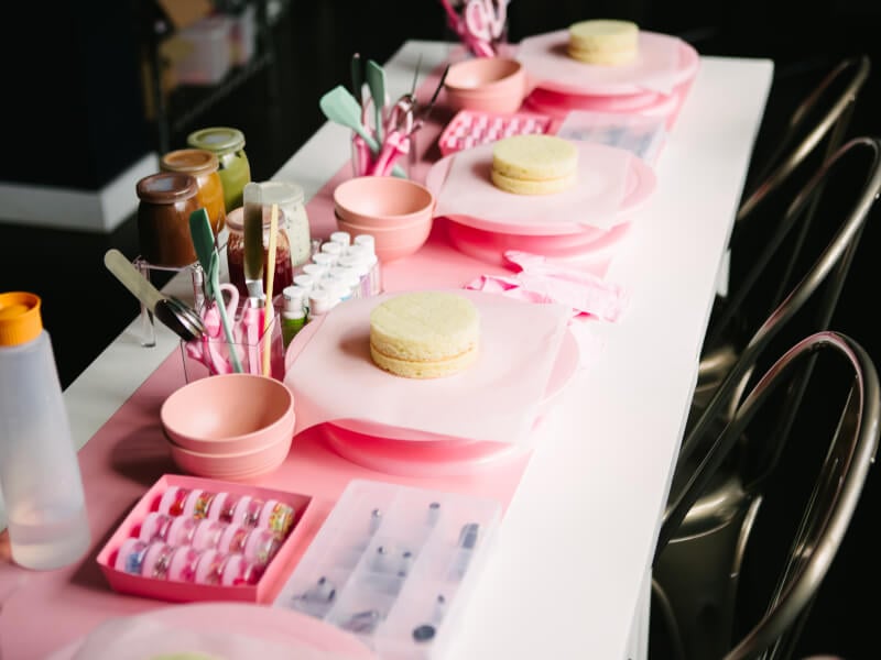cake decorating set up