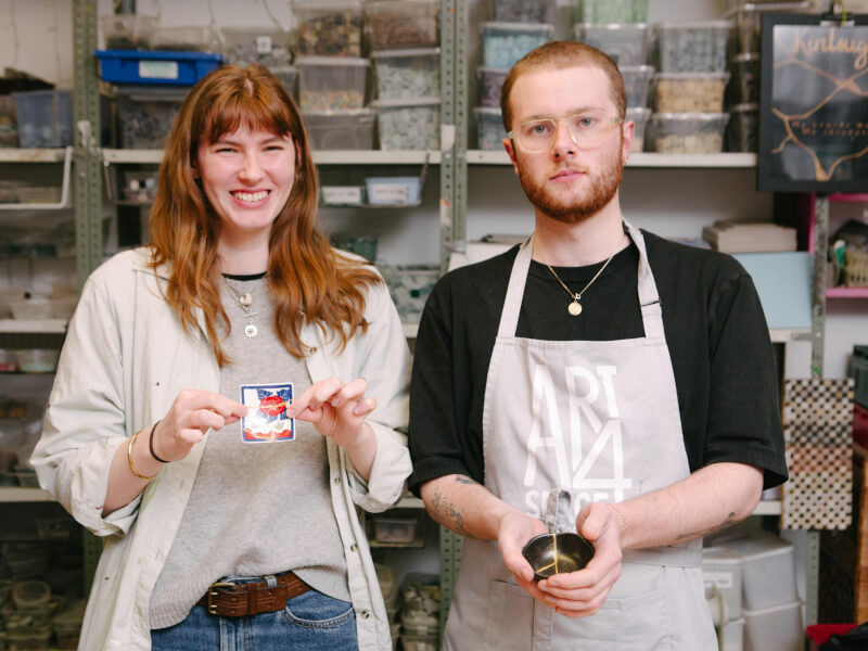 A couple show their finished kintsugi for their anniversary