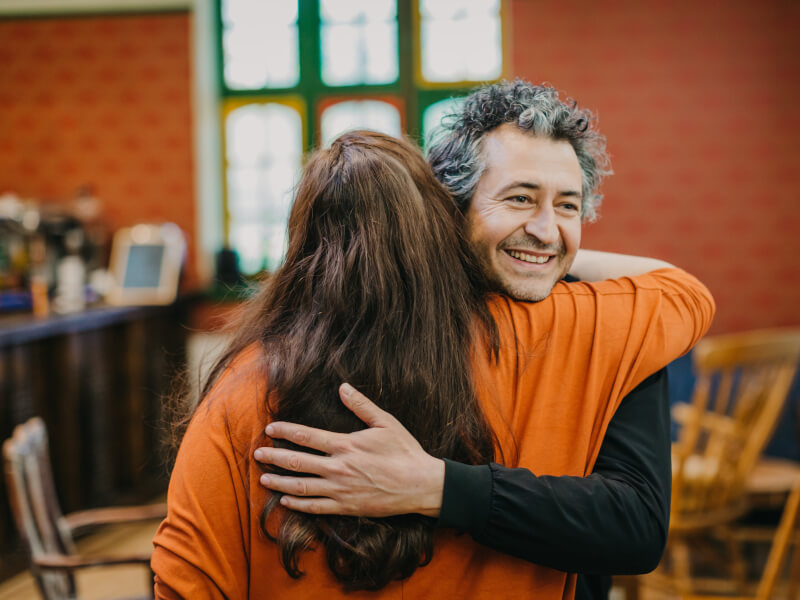 dad hugging daughter