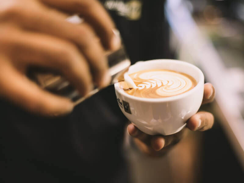 pouring latte art