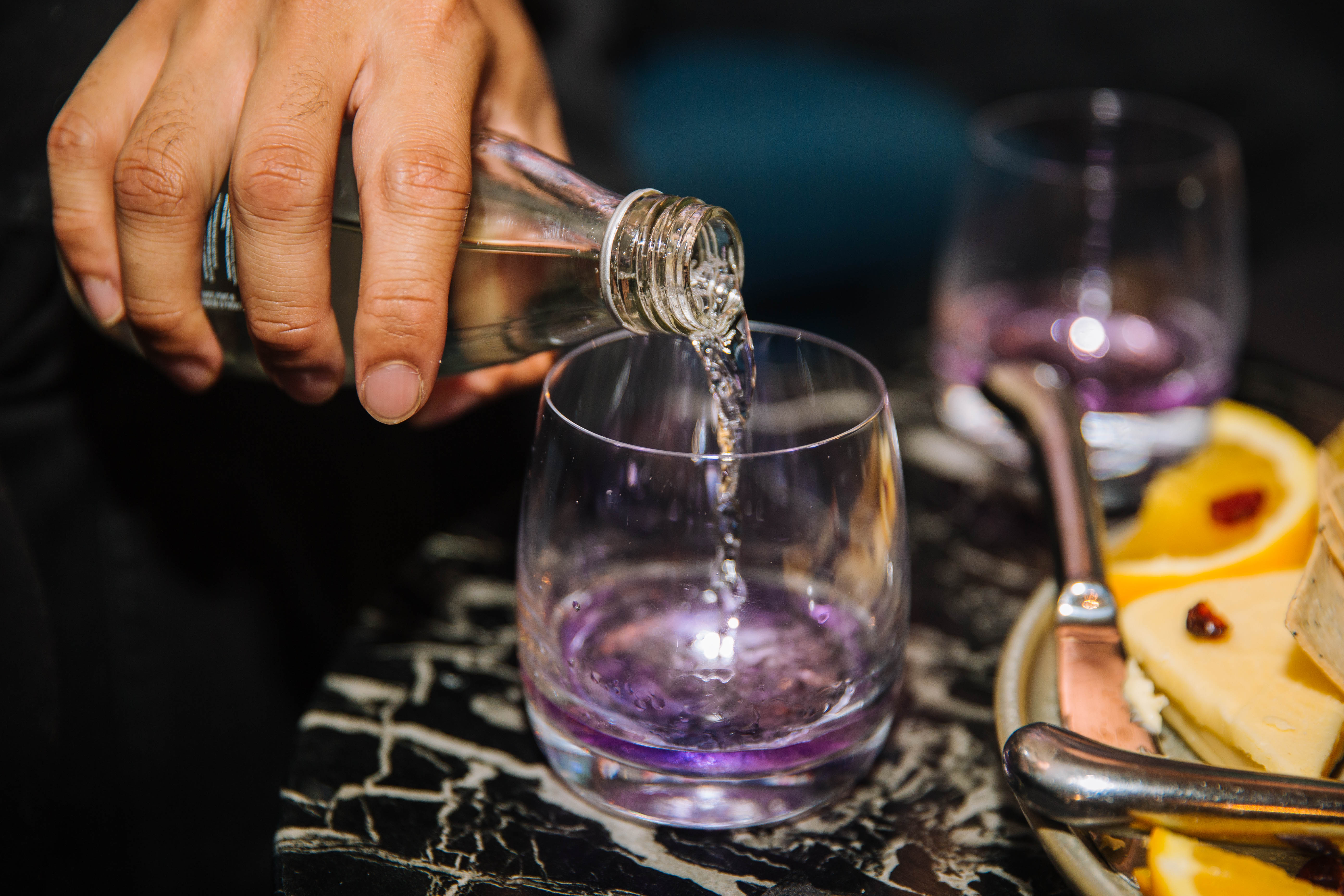 gin tasting drink pouring