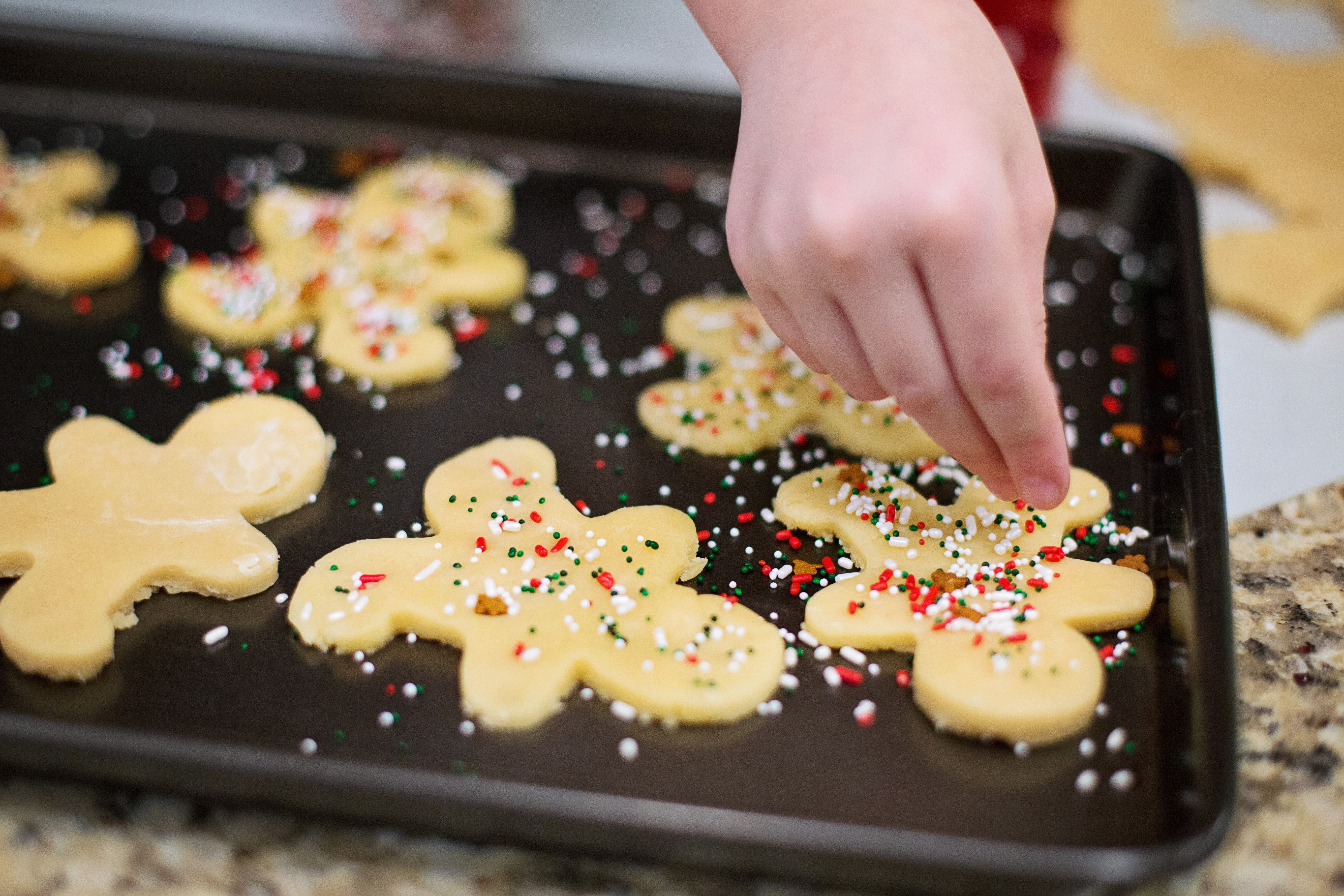 gingerbread cookie decorating