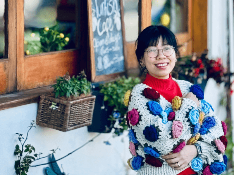 crochet teacher wearing crochet