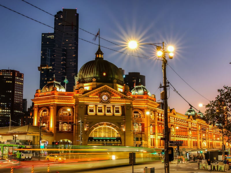 photo of melbourne cbd at night