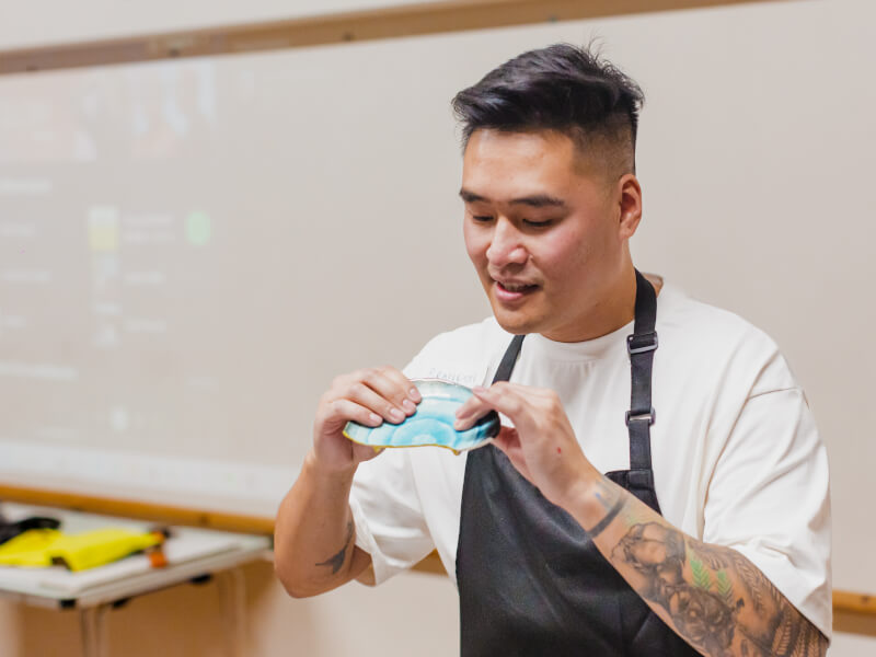 Kintsugi class with male teacher