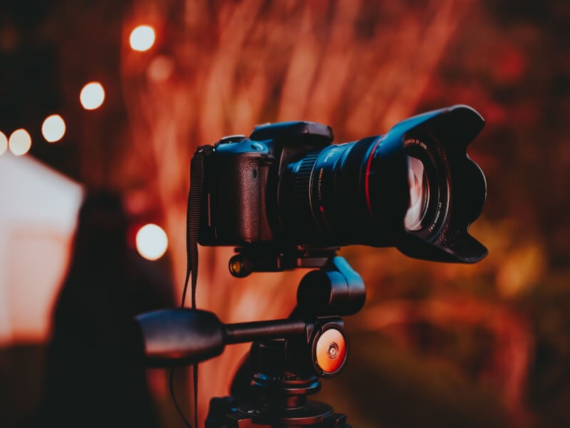 dslr camera on tripod