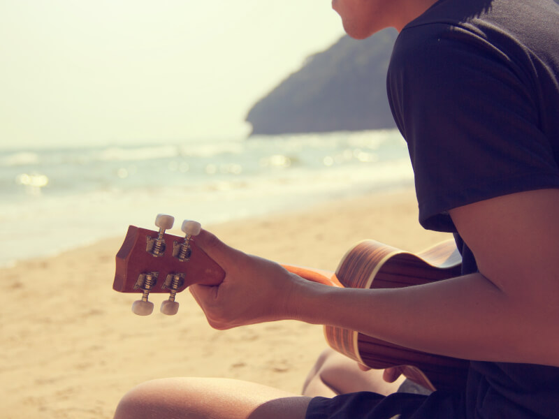 Learn ukulele at Bondi Beach
