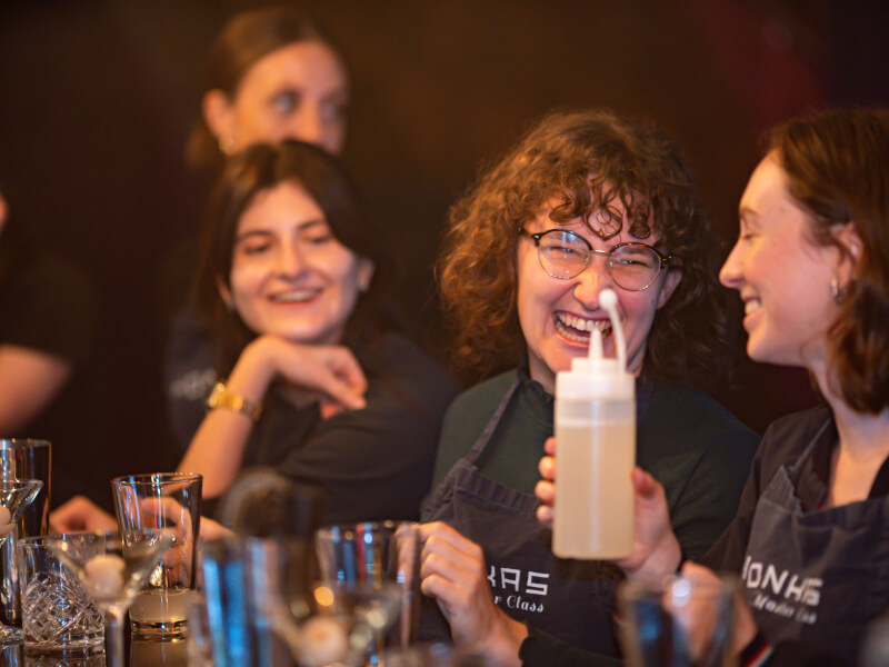 Cocktail making class for teams