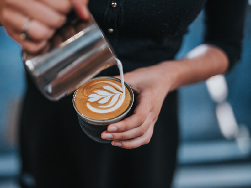 pouring latte art design